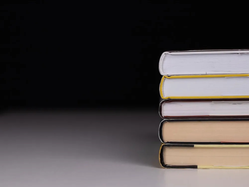 книги 7БЦ на столе